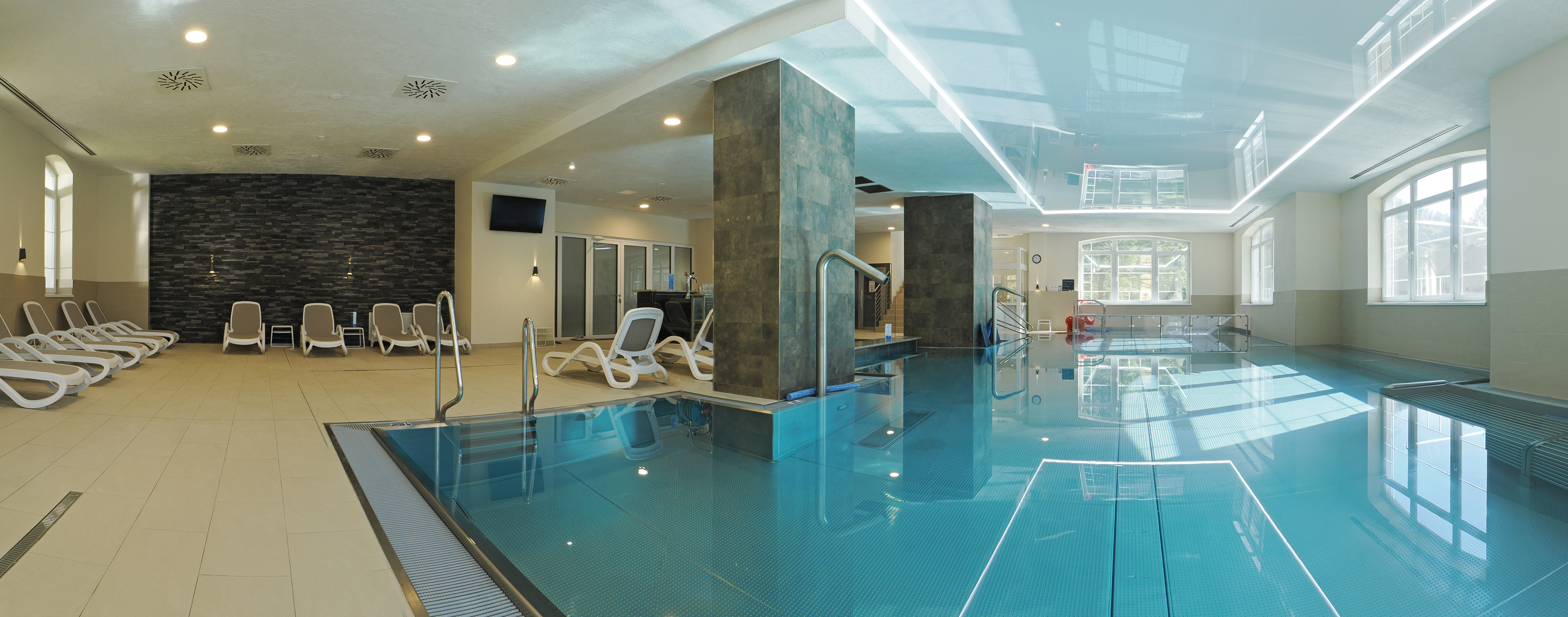 Wellness bazén v NHC