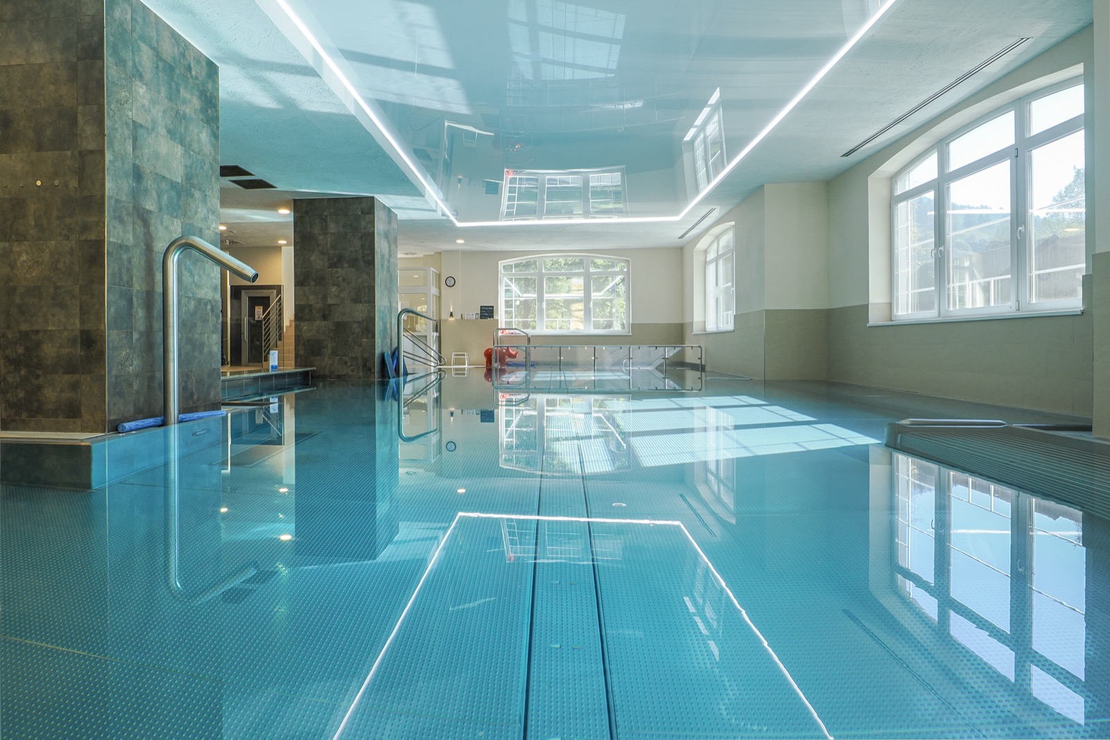 Vnútorný bazén vo wellness centre — Kúpele Pieniny